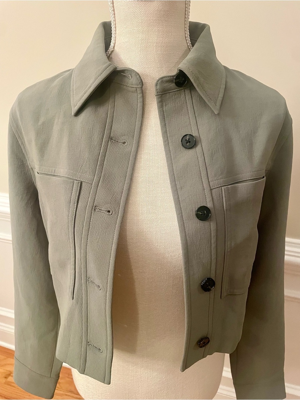 Aritzia Wilfred Little Cropped Crepette Jacket Smoky Sage Green Size X Small NWT - Picture 3 of 10